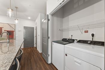 Full-size washer/dryer or hook-ups